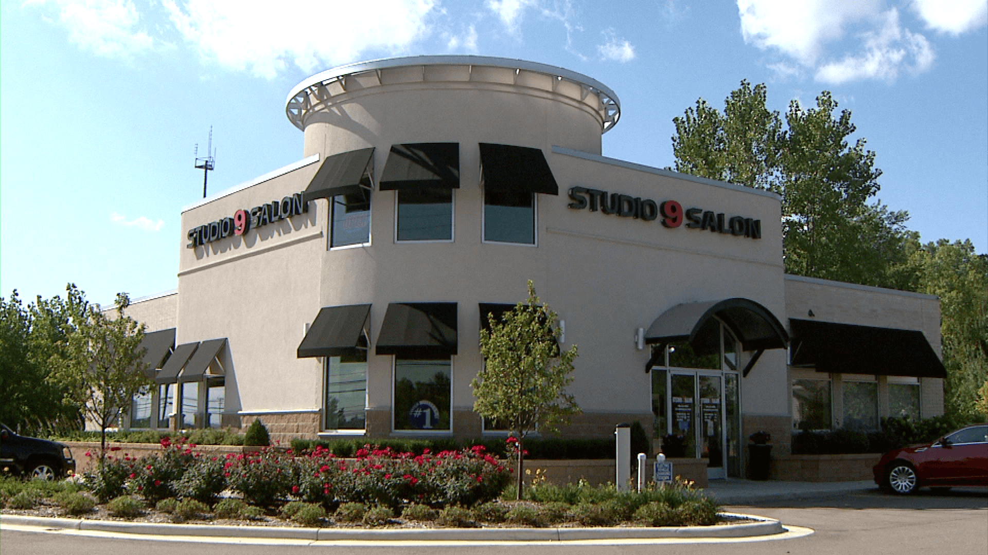 Studio 9 Salon on Mound just Northof 16 Mile