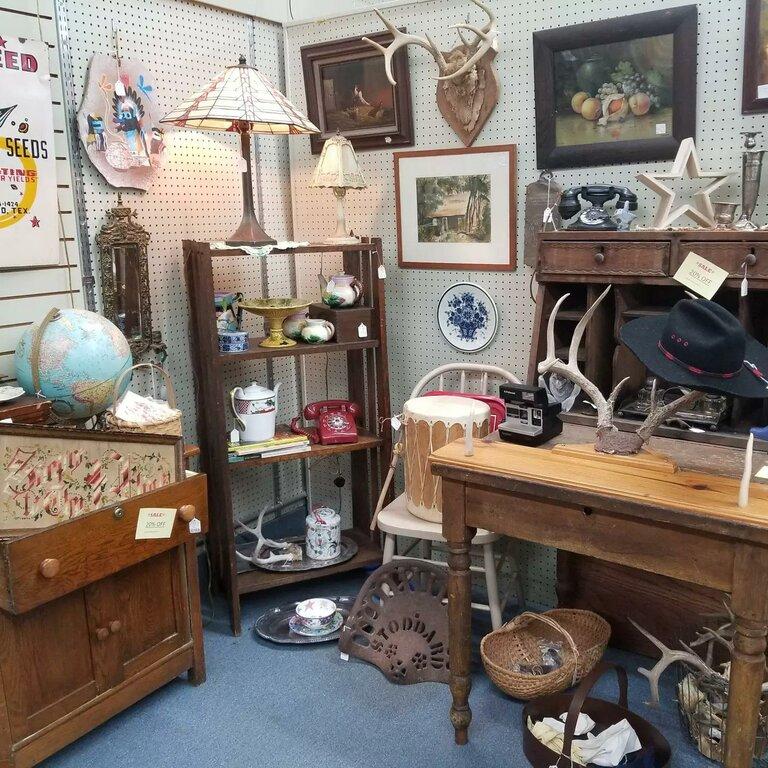 Grand Oaks Antiques & Gifts