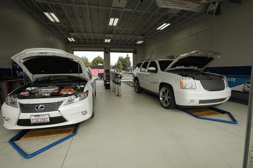 Strickland Brothers 10 Minute Oil Change and Inspection Station