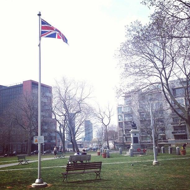 Victoria Memorial Square