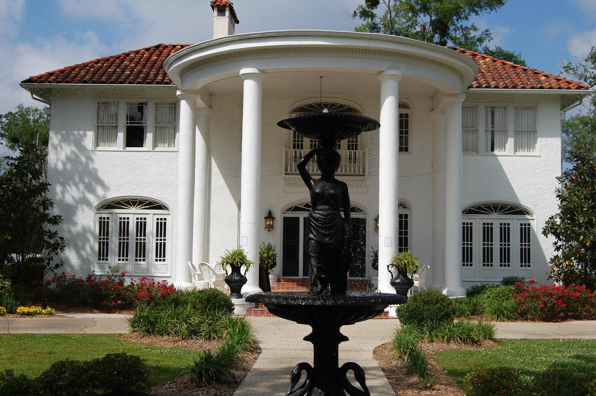 Oak Crest Mansion Inn