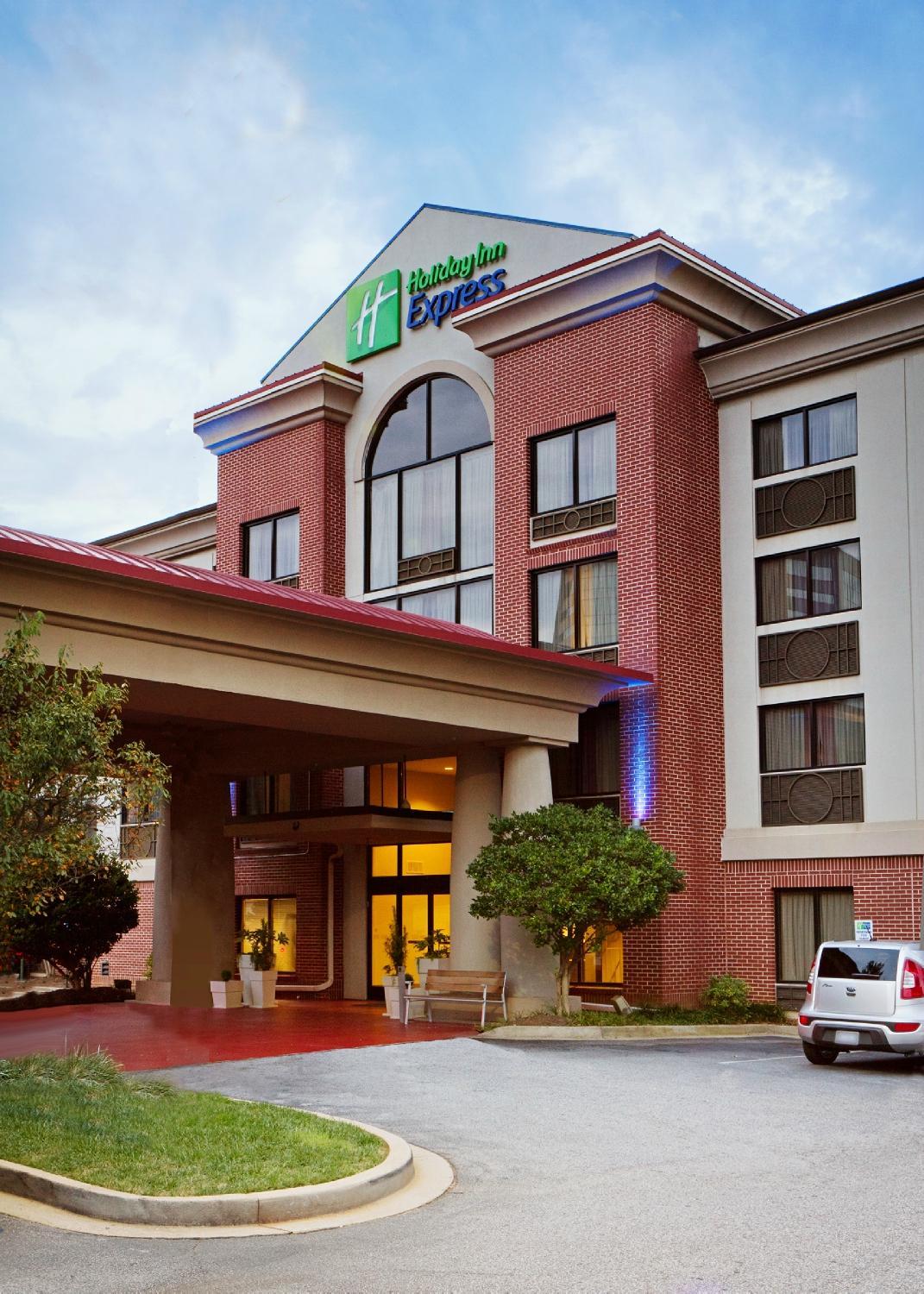 Holiday Inn Express & Suites Greenville-Downtown, an IHG Hotel