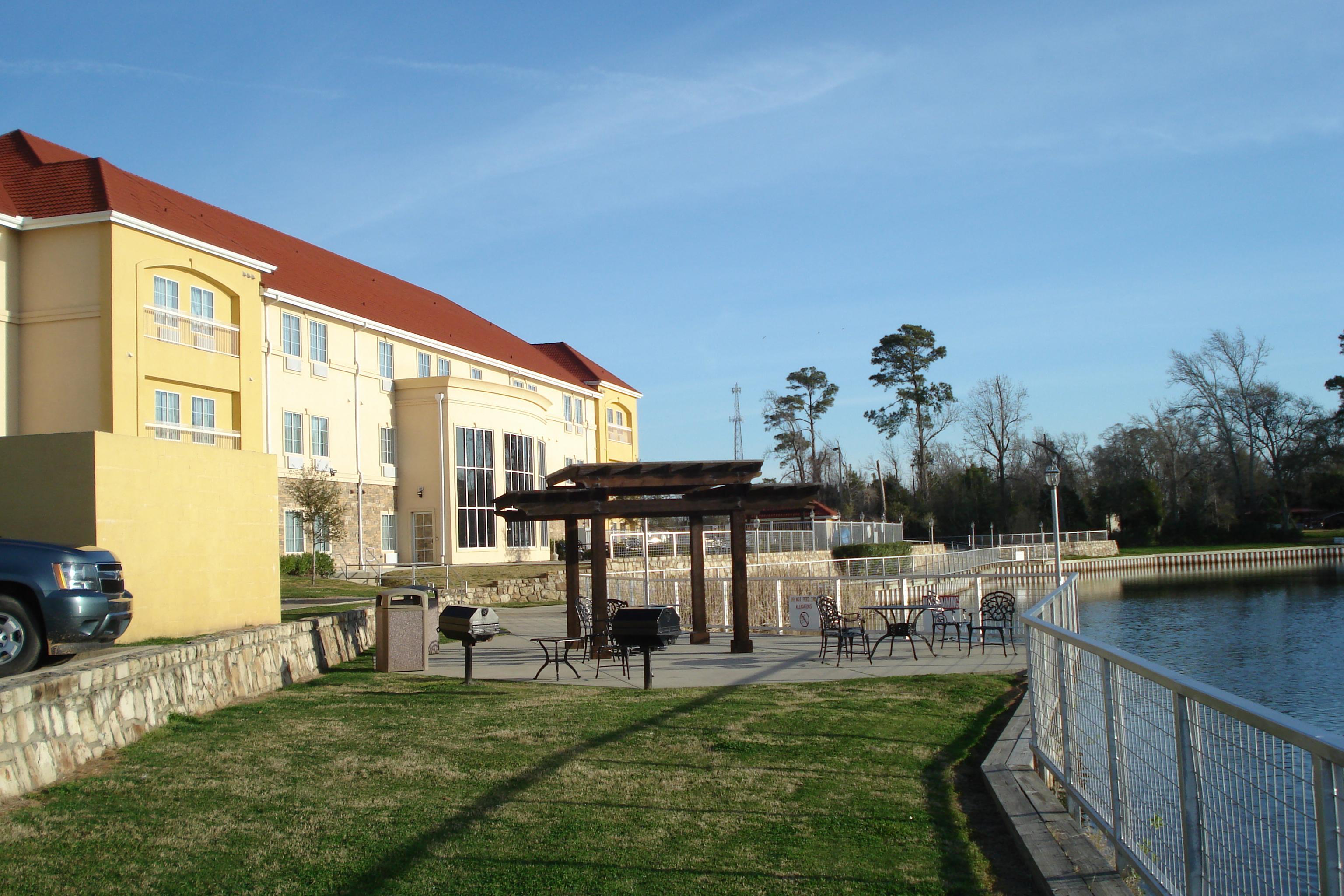 La Quinta Inn & Suites by Wyndham Bridge City