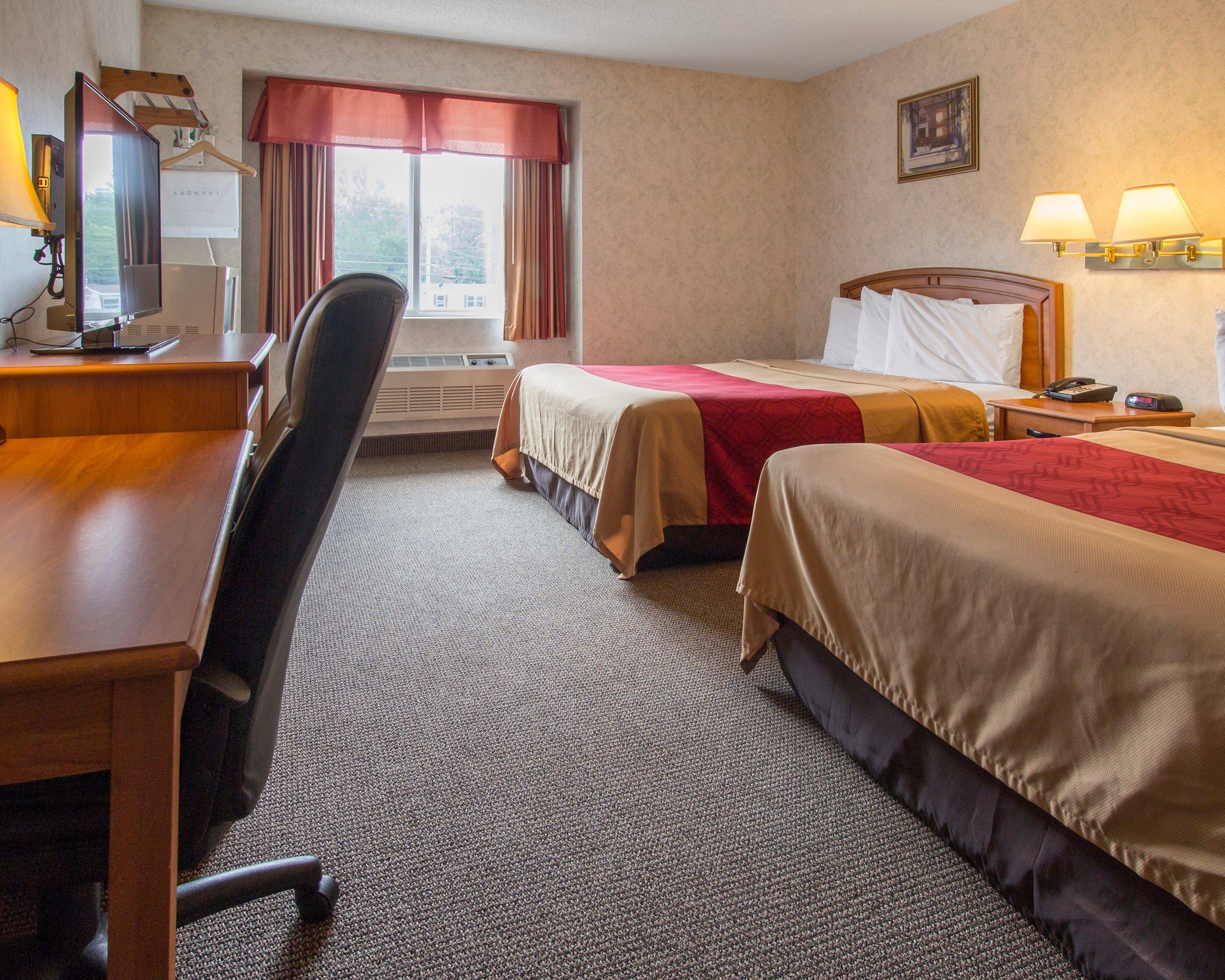 Econo Lodge Inn & Suites