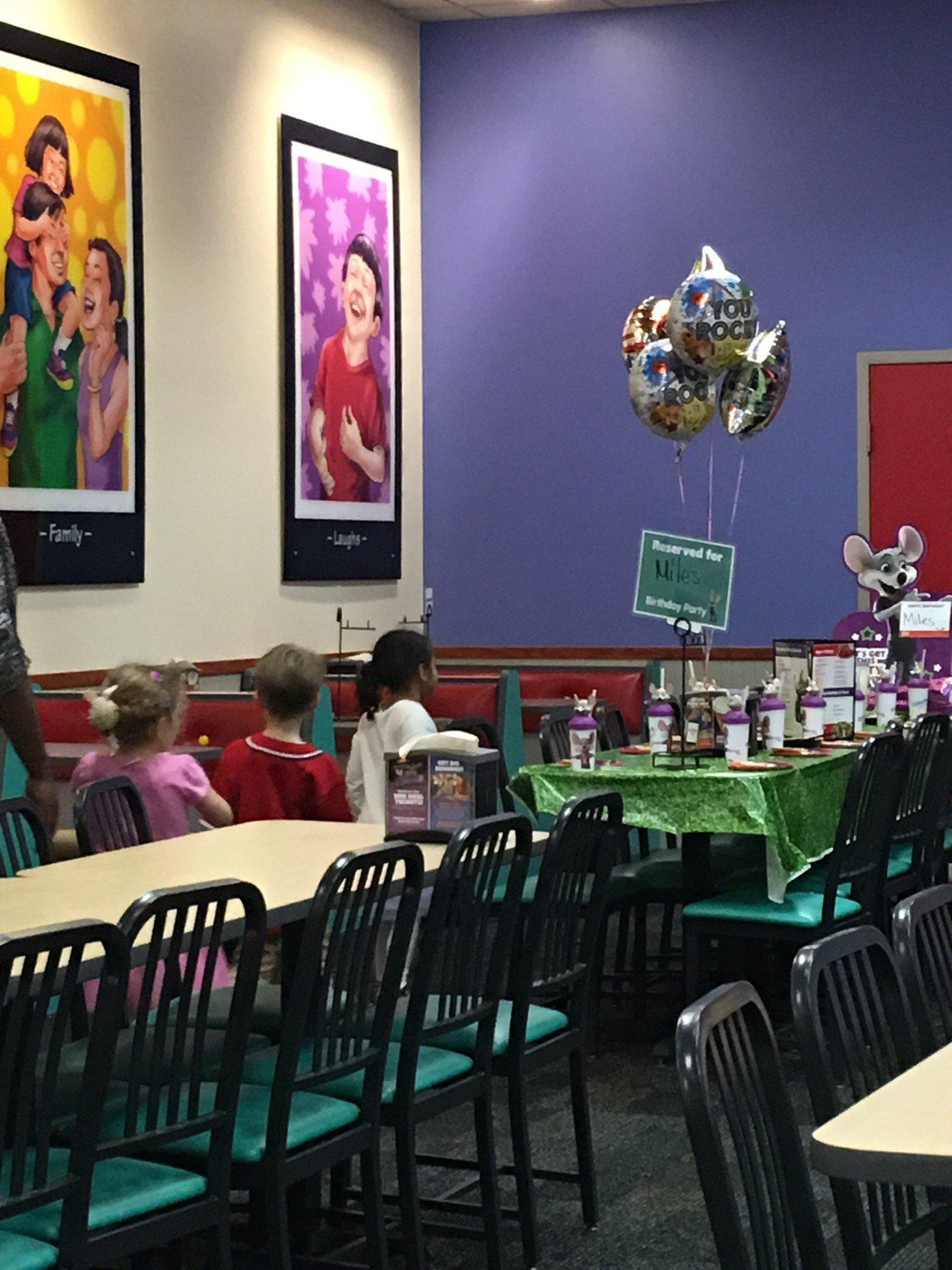 Chuck E Cheese's