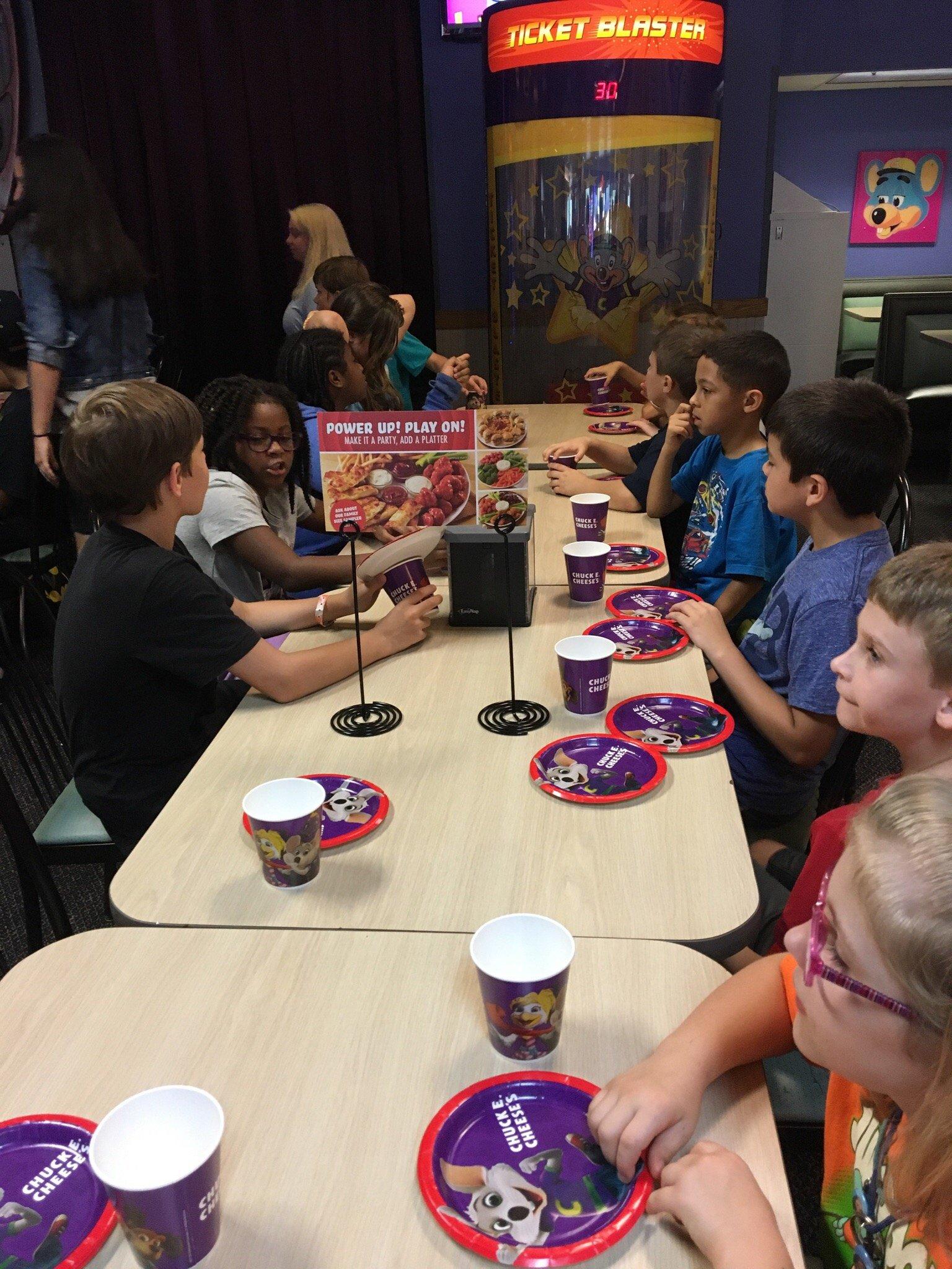 Chuck E Cheese's