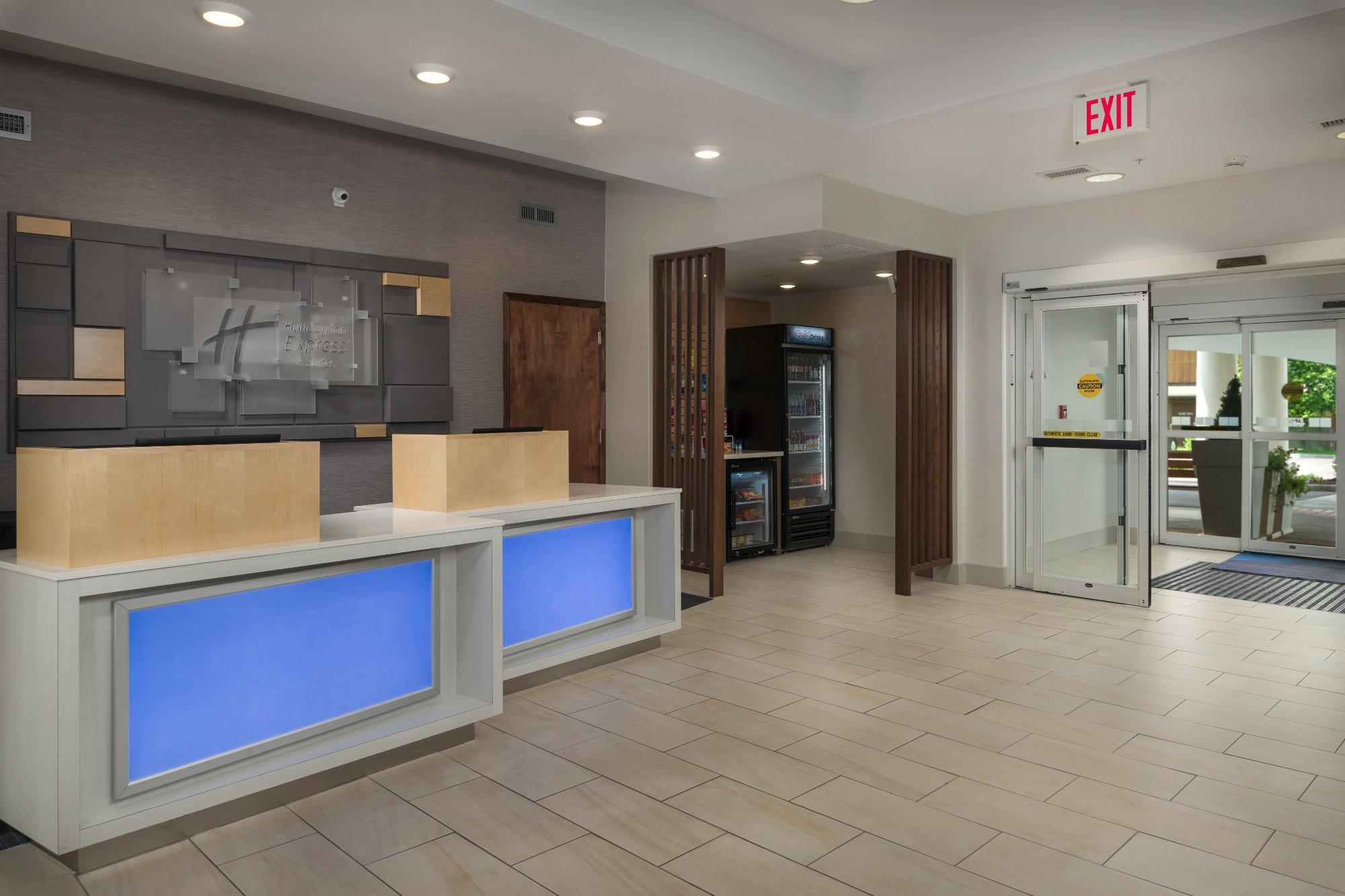 Holiday Inn Express & Suites Independence-Kansas City, an IHG Hotel