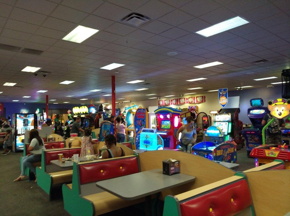 Chuck E Cheese's