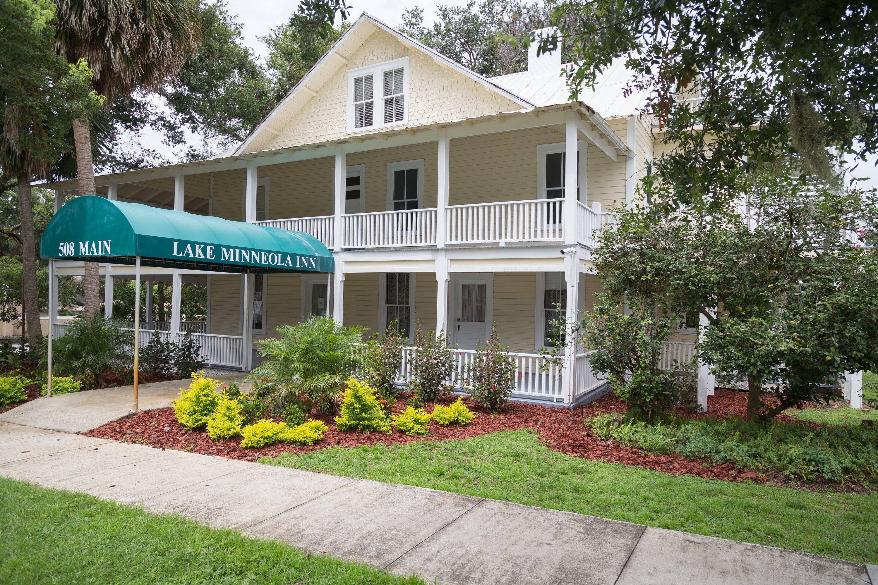 Lake Minneola Inn-Tiki Bar & Grill