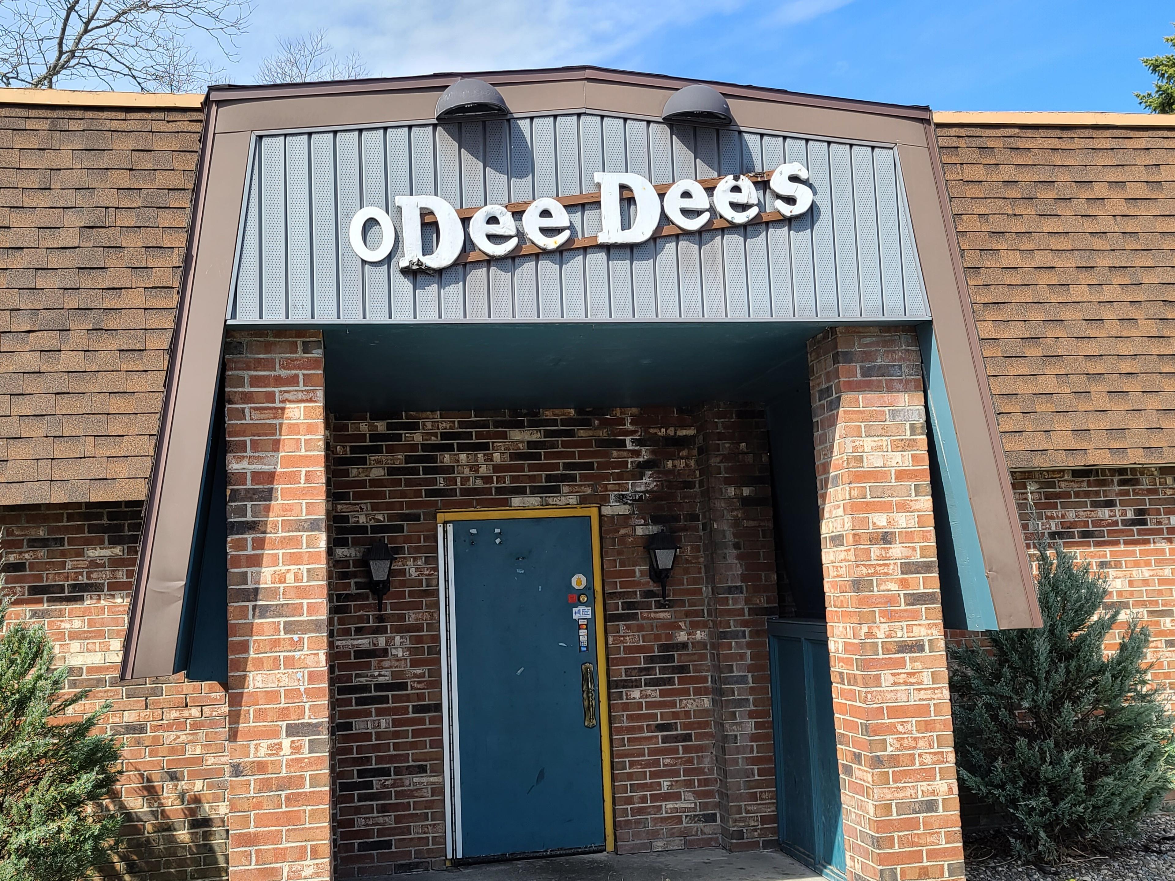 Dee Dee's Tavern