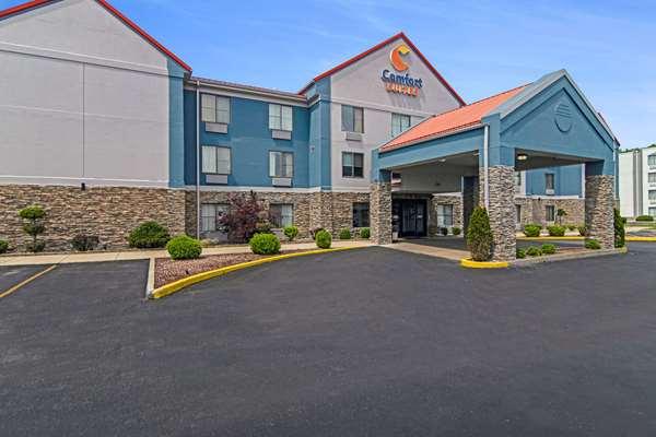 Comfort Suites near I-80 and I-94