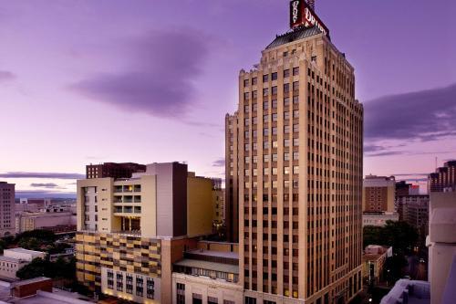 Drury Plaza Hotel San Antonio Riverwalk