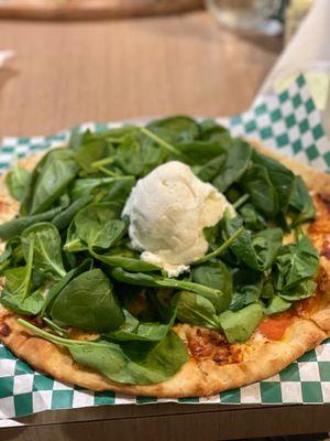 Cauliflower pizza with ricotta cheese and spinach