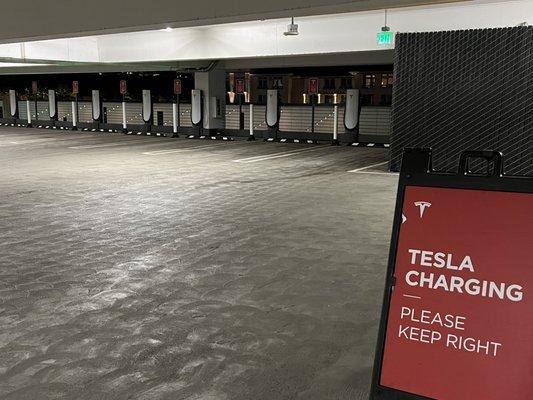 Tesla Supercharger - Playa Vista/Marina Del Rey