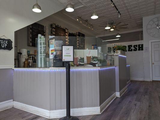 Refresh Cafe and Smoothie Bar