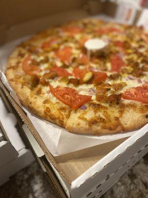 Garlic chicken pizza topped with tomatoes