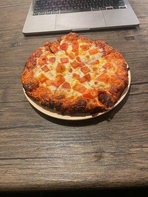 Personal pizza with tomato