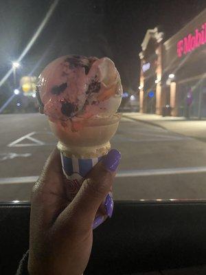 Cookies N Creme cake cone