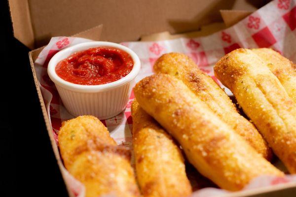 Breadsticks-Snappy Tomato Pizza