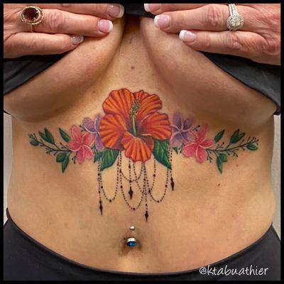 Underboob floral piece by @ktabuathier