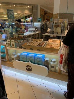 Countryside Mall Cinnabon Kiosk