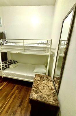 bunkbed Room.
-Bunk bed for 2
-AC
-Microwave
Private Bathroom
-Fridge
-Smart Tv
-Wi-Fi