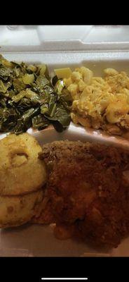 Collard greens Mac and cheese and fried chicken. And of course fried green tomatoes lol