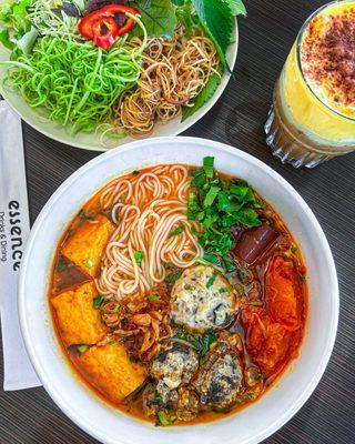 Small Noodles with crab cake