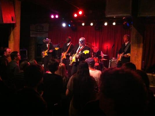 Los Straitjackets!!!