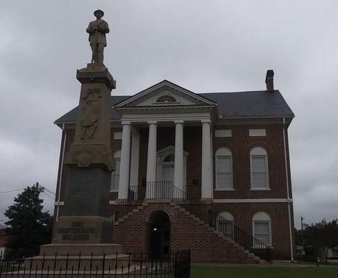 Courthouse and a Civil War monument