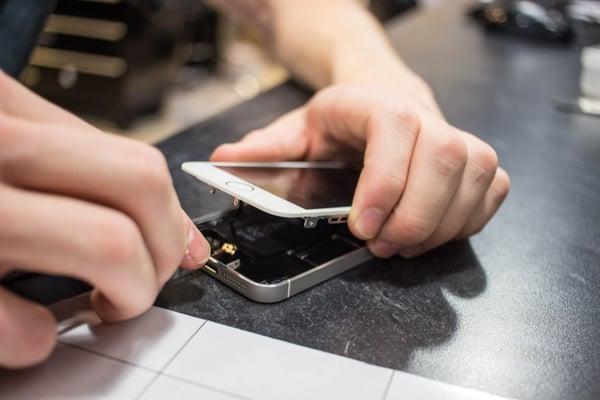 iPhone 5s initial disassembly