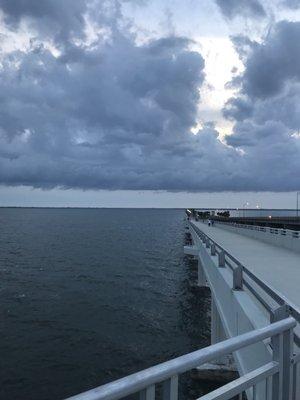 Bayside bridge 5 min away.