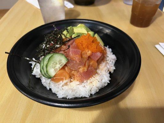 Sashimi poke bowl