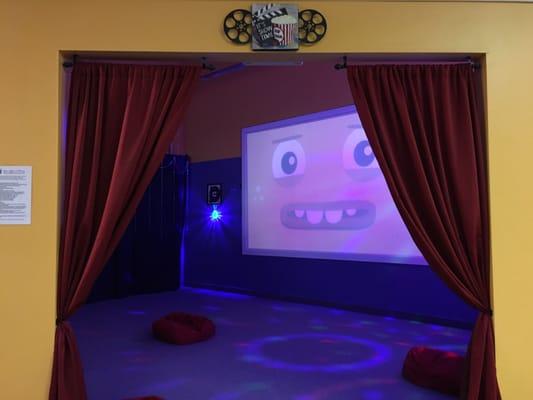 Huge movie room/dance room and chalkboard ! Kids having a blast !