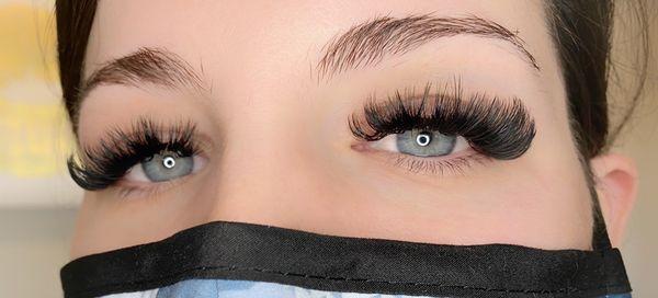 Beautiful and fluffy volume D curl eyelash extensions.