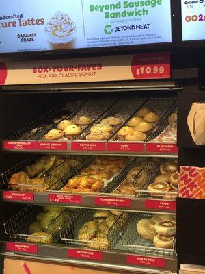 Bagel, Muffin selection