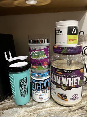 Protein, super greens, BCAA and fat burner.