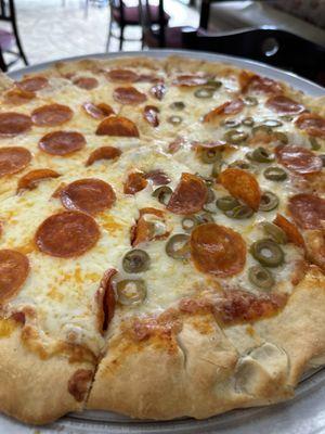 Pepperoni, extra cheese, 1/2 green olive 16" pizza