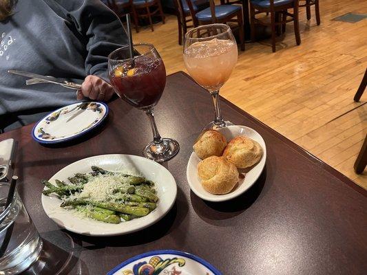 Grilled asparagus garlic lemon aïoli  Tapioca cheese puffs  House and seasonal sangria (guava)