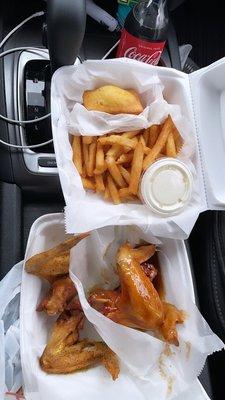 Jumbo Wings with 2 Flavors Corn Bread Loaf Seasoned Fries