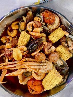 Dinner Combo #7 with an order of Green Mussel (crab house cajun + garlic butter seasoning with medium heat)