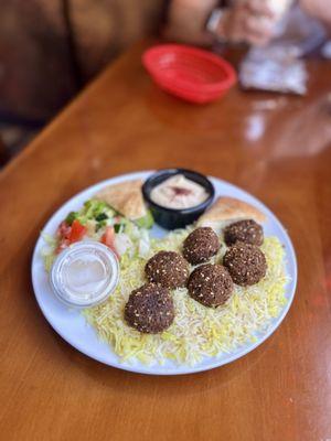 Falafel plate @colorful.eats