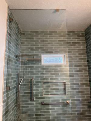 Walk-in shower glass - to ceiling