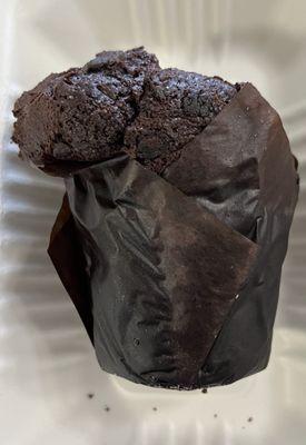 Choco muffin, huge size, but not so tasty, falls apart in crumbles, not moist enough.