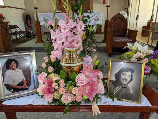 Moms Urn arrangement.