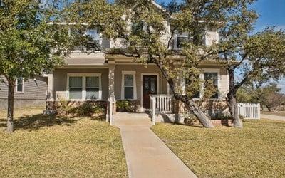 The sellers of this Cedar Park home saved nearly $5000 in real estate commissions with our "Move-Up" program!