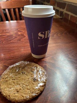 Jade Cloud Green Tea and Oatmeal Raisin Cookie