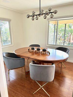 A vintage dining table with the new look. Pair with masculine velvet chairs from Houzz.