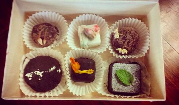 Ask us about our omiyage, gift baskets, boxed truffles and catering! We do it all. All with Hawaii Cacao.