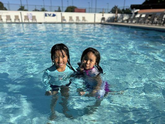 Afternoon chilling in the pool 10.12.24